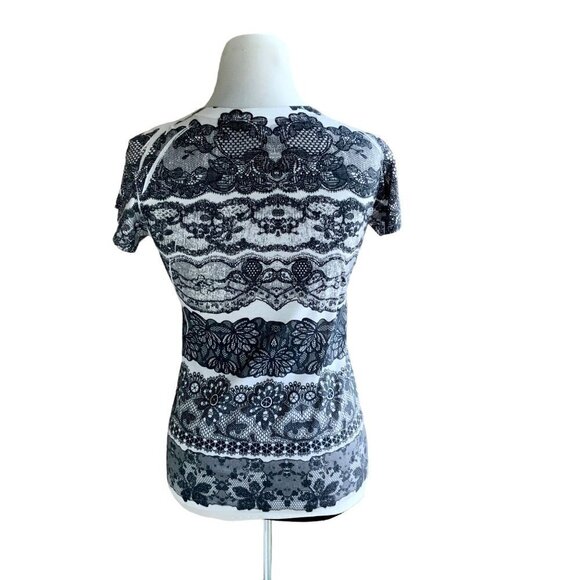 RUE 21 LADIES ABSTRACT PATTERN CREW NECK SS WHITE BLACK TSHIRT TEE TOP SIZE M - Picture 2 of 5